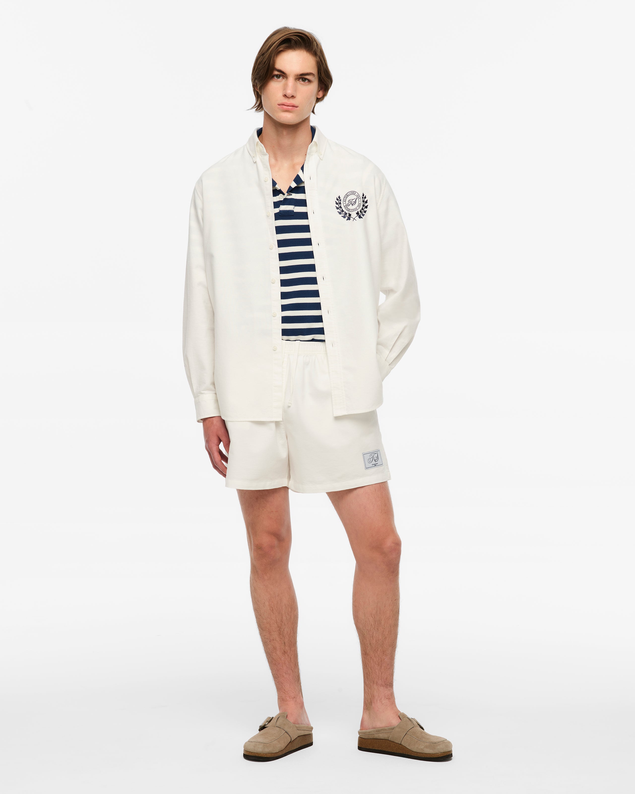 TS Crest White Oxford Shorts L model full length